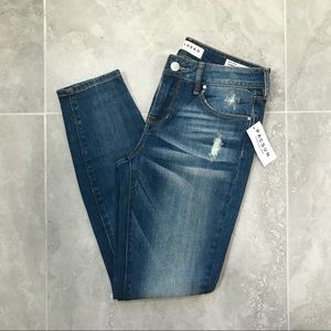 NWT Bullhead Element skinny jeans